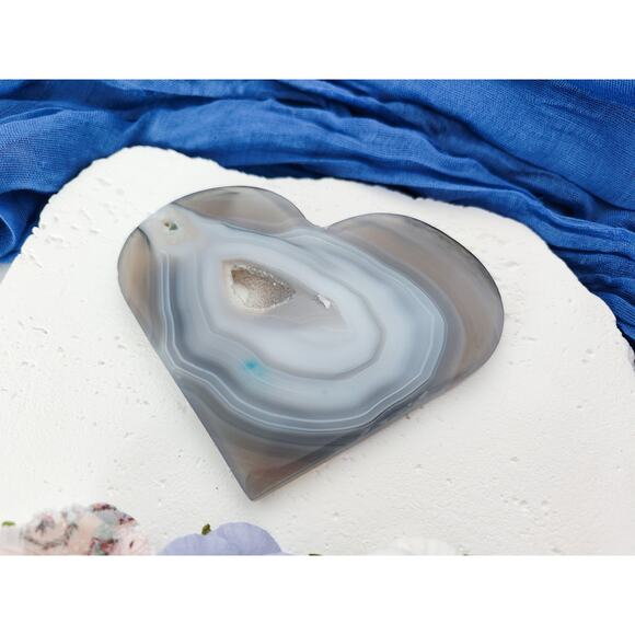 Druzy Agate Flat Heart Crystal Carving - Picture 5 of 5